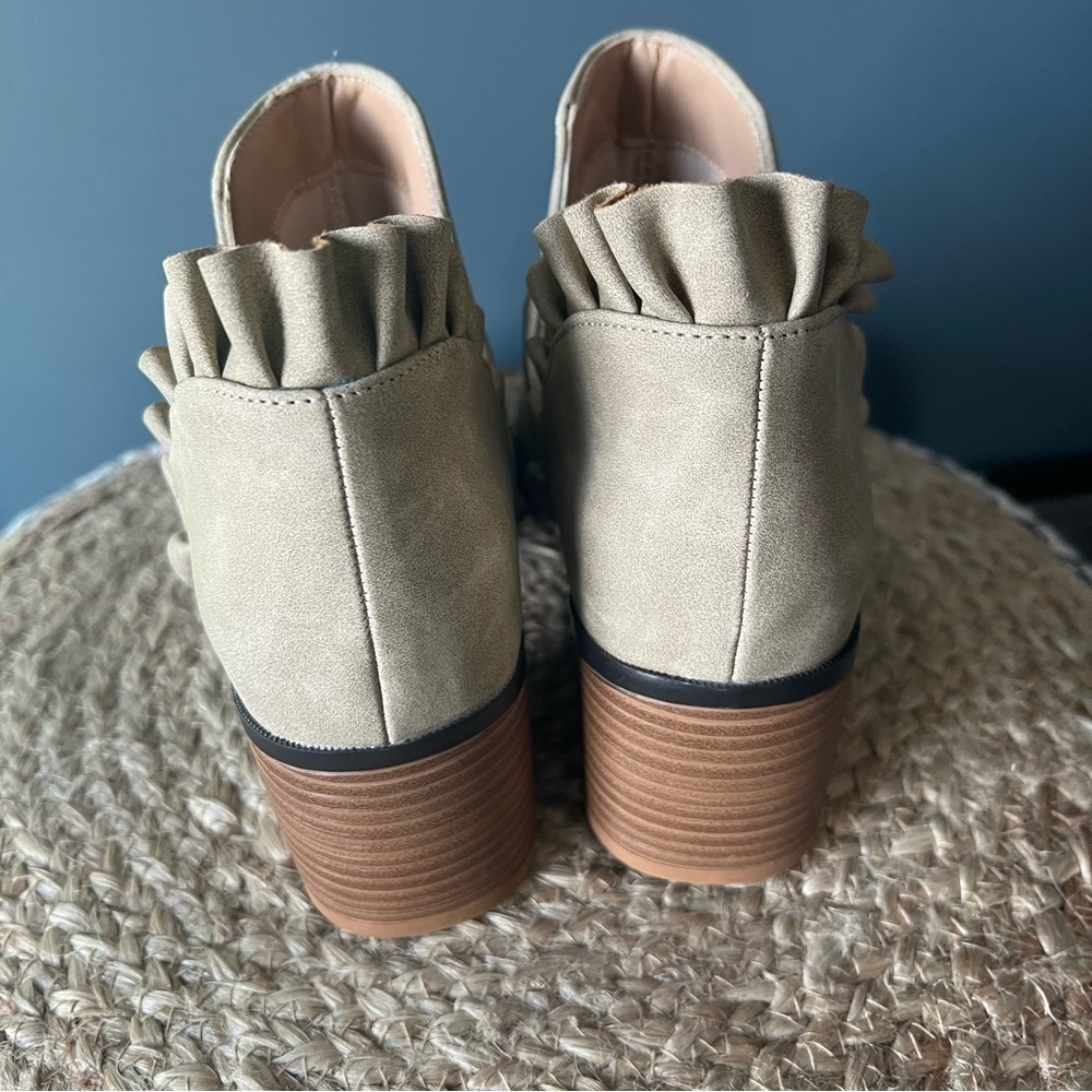 Journee Lennie Ruffled Ankle Bootie - Picture 6 of 9